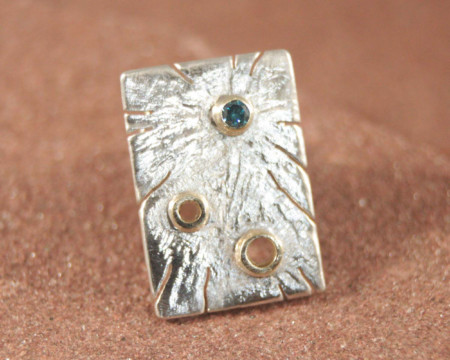 Reversknoop zilver, goud en blauwe diamant, unieke vormgeving. Handgemaakt LYAM edelsmeden.