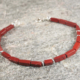 Armband jaspis en zilver: mooi basic ontwerp waarbij rechthoekige baksteenrode jaspis is gecombineerd met zilveren elementjes. Handgemaakt door LYAM edelsmeden edlsmid