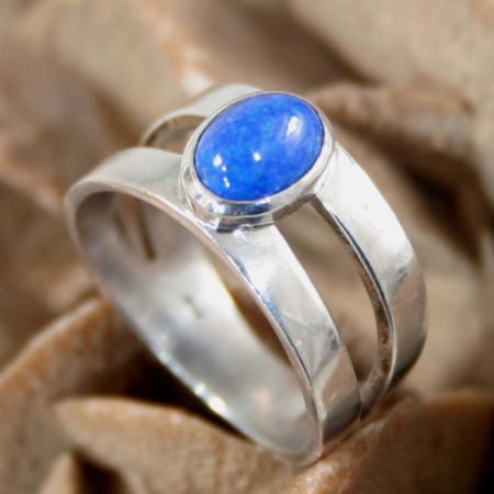 Ring Lapis opengewerkt, blauwe edelsteen lapis lazuli op zilveren ring, handgemaakt, breed, twee banen