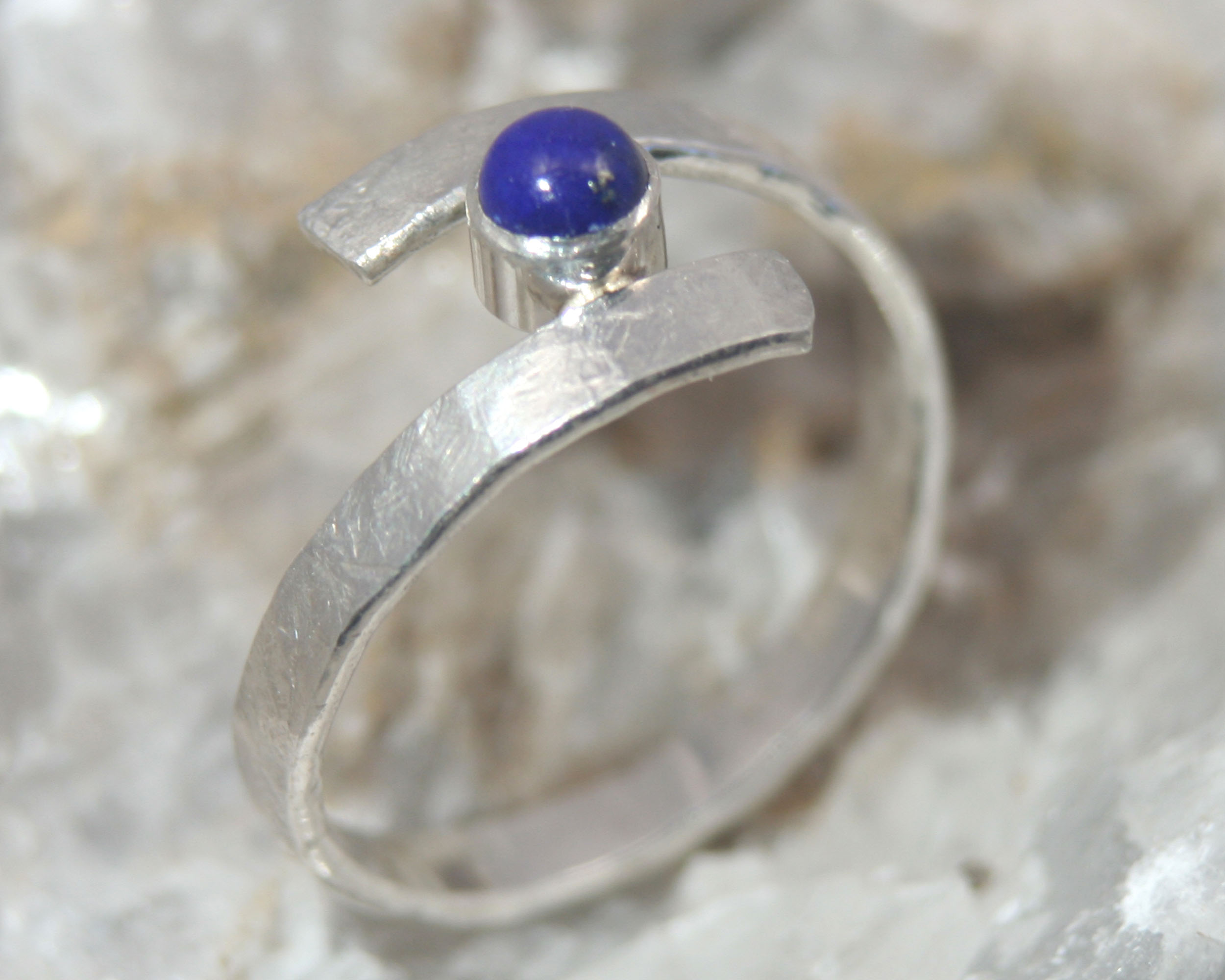 zilveren ring Curl Lapis lazuli