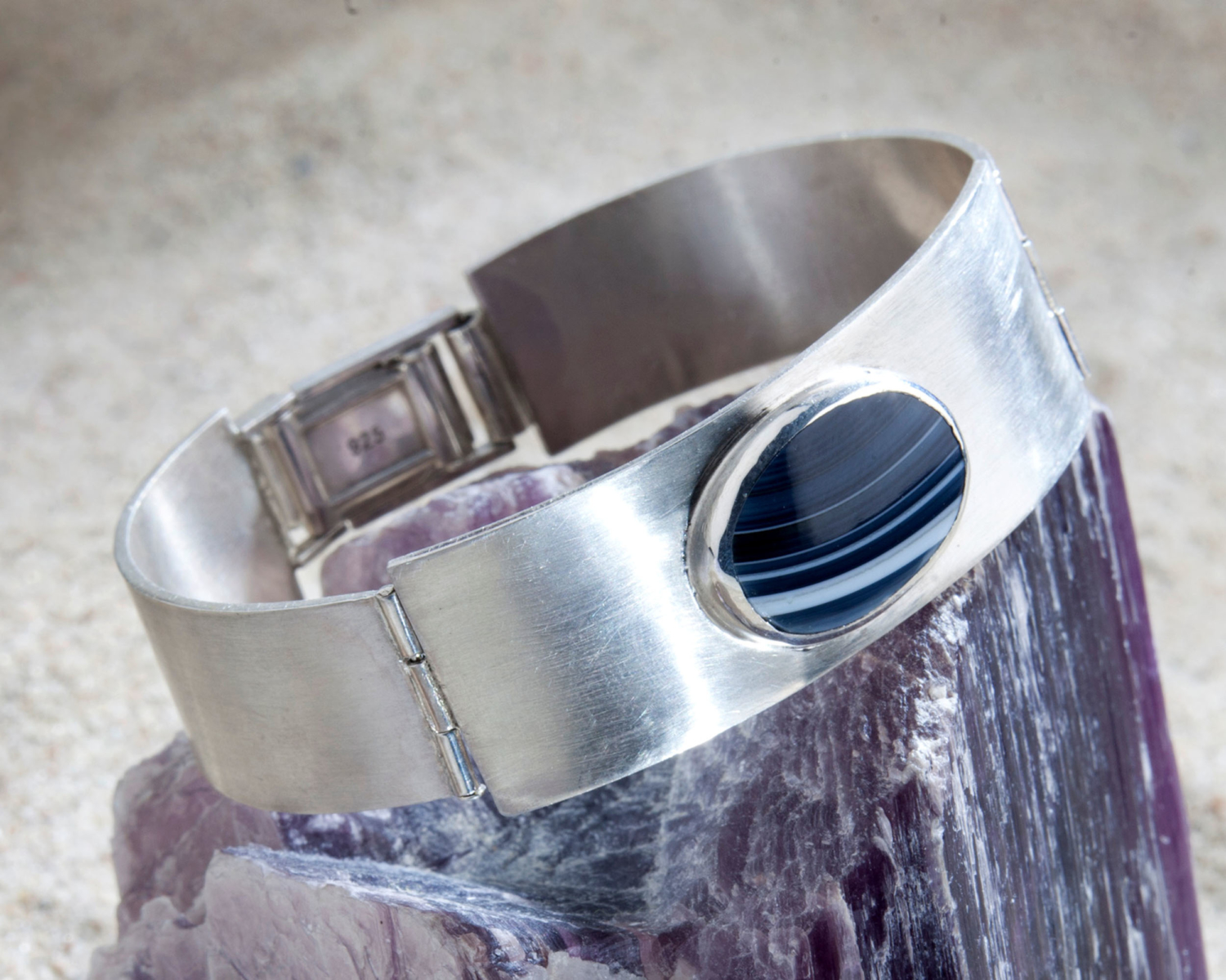 scharnierarmband onyx en zilver