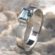 Ring blauwe toermalijn en witgoud, handgemaakt door LYAM edelsmeden edelsmid blauwe edelsteen