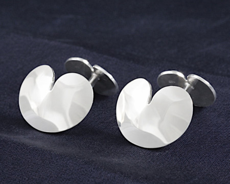 Zilveren manchetknopen Pompebledsje Fries plompeblad sieraad relatiegeschenk, gouden manchetknopen Pompebled, handgemaakt door LYAM edelsmeden Joure Friesland