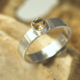 Ring citrien en zilver, gehamerde zilveren ring, handgemaakt, gele edelsteen, zonnig