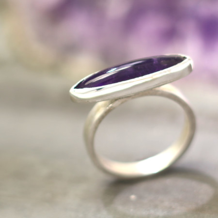 Ring amethist zilver bijzonder model paars paarse zilveren handgemaakt edelsmid edelsmeden LYAM