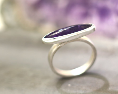 Ring amethist zilver bijzonder model paars paarse zilveren handgemaakt edelsmid edelsmeden LYAM