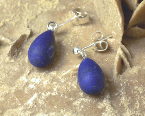Oorbellen Lapis lazuli Pampel mat gematteerd diepblauw koningsblauw zilveren oorstekers handgemaakt druppelvormig