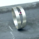 Ring rode robijn met mat zilver, Ring In Between: opengewerkte ring, handgemaakt door LYAM edelsmeden