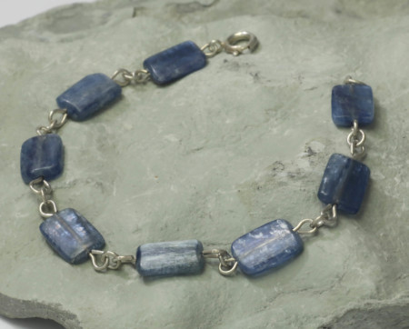 Armband Kyaniet en zilver, blauwe edelsteen, handgemaakt