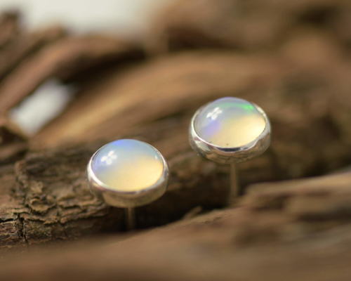 Oorbellen Ethiopische opaal en zilver: pastelkleurige opaal, zilveren oorstekers, oorbellen, handgemaakt
