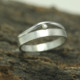 Ring van zilver met diamantje, aanzoeksring, verlovingsring, trouwring, relatiering, Ring Wave, zilveren ring, aanzoeksring, relatiering, trouwring, klein diamantje diamant witte edelsteen, uniek,handgemaakt door LYAM edelsmeden Joure Friesland