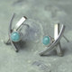 Kunstig ontworpen oorbellen van Amazoniet en zilver, oorstekers, oorsieraad, uniek ontwerp, zachtgroene amazoniet, pastelgroene edelsteen, edelstenen, ontwerp van Lyanne Wold. LYAM edelsmeden, Joure, Friesland, goudsmid