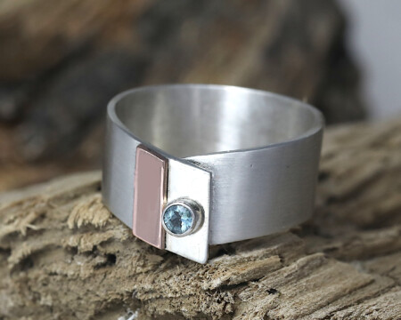 Design-ring aquamarijn en zilver, roodgoud, aquamarijn, lichtblauwe edelsteen, handgemaakt door LYAM edelsmeden